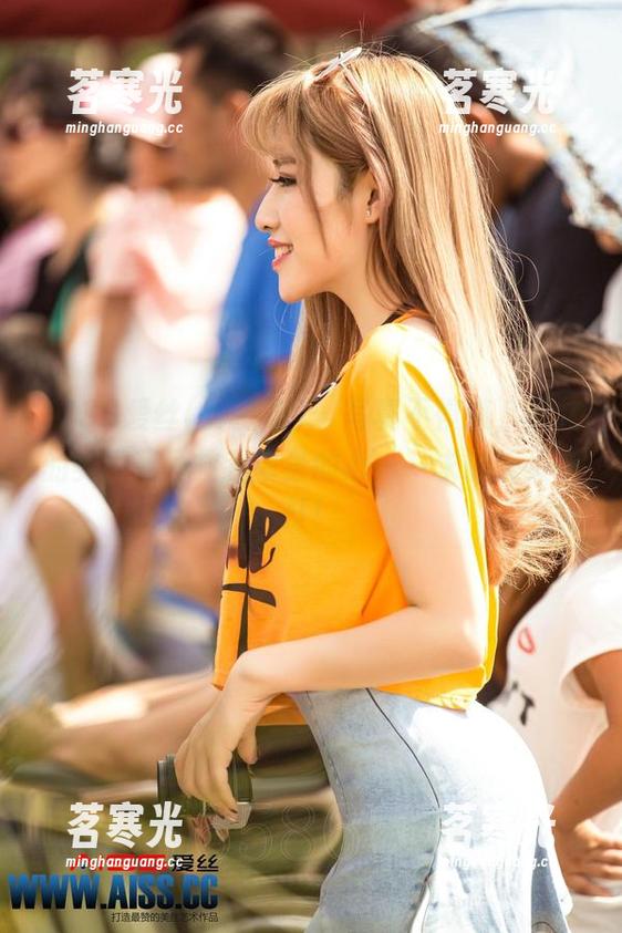 AISS爱丝(黄金版) - 写真不惧嫌，灵儿的美图能拯救我单身的心——求链接买一打！