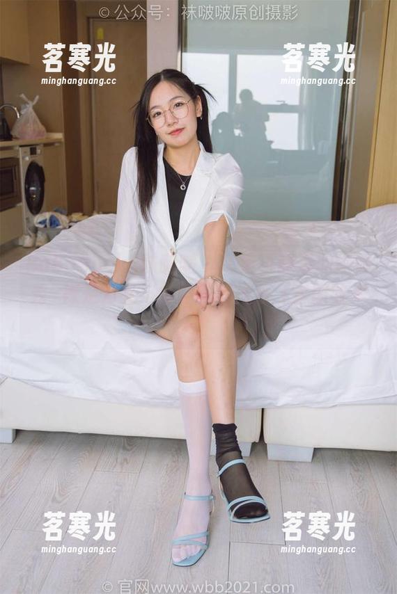 BoBoSocks袜啵啵-小甜豆 BoBoSocks袜啵啵 - 高清小甜豆的绝妙秀–裸足刀叉与各种花样摆盘(套图收集)