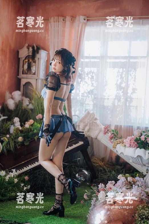 ElyEE子 图库新秀ElyEE子:把2024年的每个期望都拽进作品里!