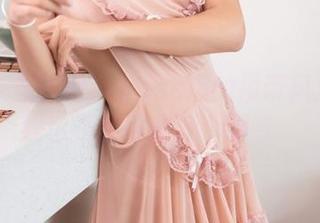 GIRLT果团网 - Miss琪的吊带风波：在线也不见得能打个招呼。
