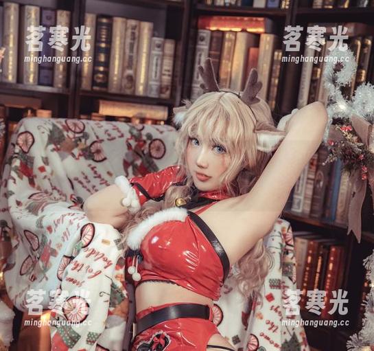 真心觉得，“Luisa_零纱”的“棉袜”COS像一场巧妙的戏，轻松愉快得让人驻足不前。
