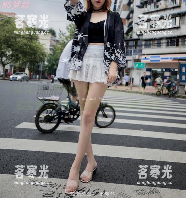 MSLASS梦丝女神-酥酥 MSLASS梦丝女神 - 小白鞋丝袜,酥酥的全套发布前,我要下载记得全包哦!
