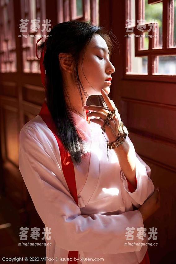 MiiTao蜜桃社-李颖诗 MiiTao蜜桃社 - 李颖诗的学妹造型,搭配无圣光的美图,这就是我要的氛围!