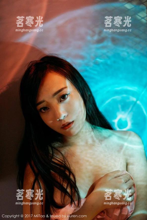 MiiTao蜜桃社-琉璃lily MiiTao蜜桃社 - 拿着琉璃lily的毛衣随手一拍,这美图做得我直想给自己点个赞!