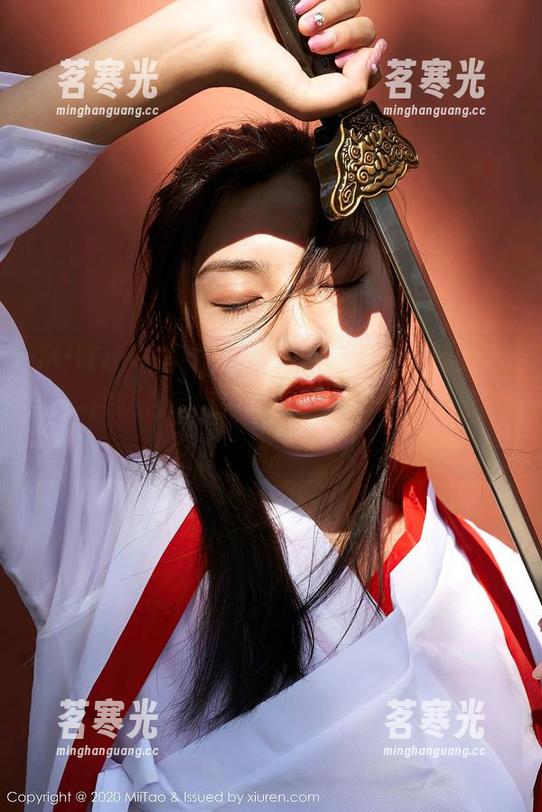 MiiTao蜜桃社-蜜蕊Mary MiiTao蜜桃社 - 蜜蕊Mary在天台的图包,你以为单纯很正常,但实际上暗流涌动。