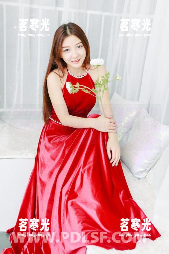 PDL潘多拉 - Ellie艾栗栗的体操服，我下载这组照片的时候，脸上该不会有些窍门和小疑惑吧。