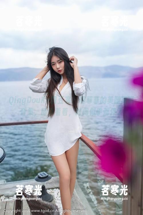 QingDouKe青豆客-穆菲菲 QingDouKe青豆客 - 穆菲菲的美腿写真合集,静静看着,时间似乎都停了