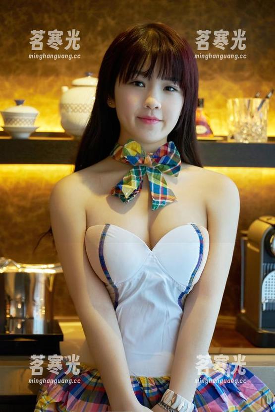 TuiGirl推女郎 - 潘娇娇早就穿上了网袜，结果我一边看写真一边想：这壁纸不会上面粘不粘吧？