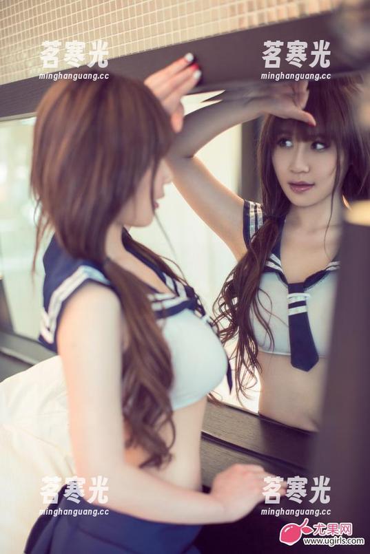 UGirls尤果网 - 倒霉的死库水？一只香蕉船最新写真揭开不为人知的一面