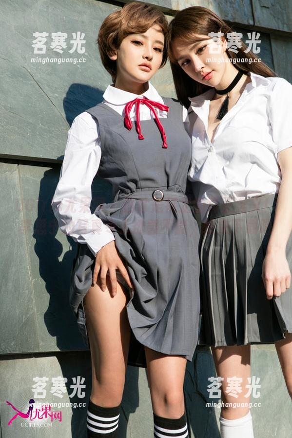 UGirls尤果网 - 这才是裸足的真正含义！李思宁的写真令人欲罢不能，快来下载吧
