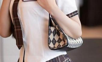 XIAOYU语画界 - 看完Emily顾奈奈酱的女神写真，觉得自己的人生需要点更新？咳咳，原图在这儿哦。