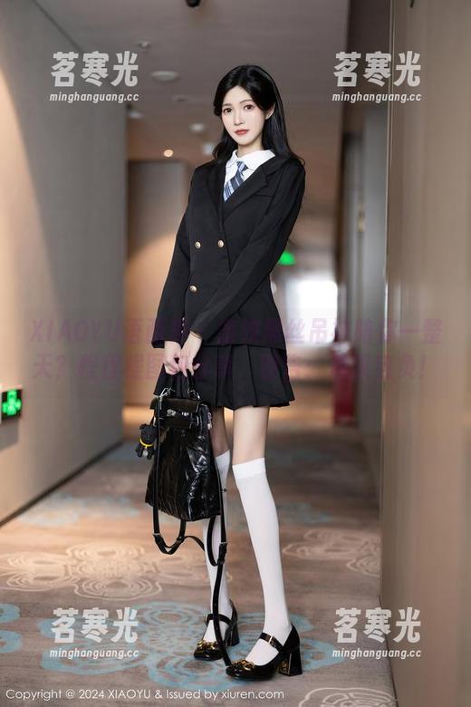 XIAOYU语画界 - 条纹黑丝吊袜陪你一整天？程程程图包分享，警告：后果自负！