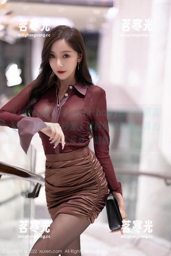 Xiuren秀人网-Kikibaby Xiuren秀人网 - Kikibaby的定制居家图,想象她在沙发上那种懒散氛围,真心招人喜欢,哈哈!