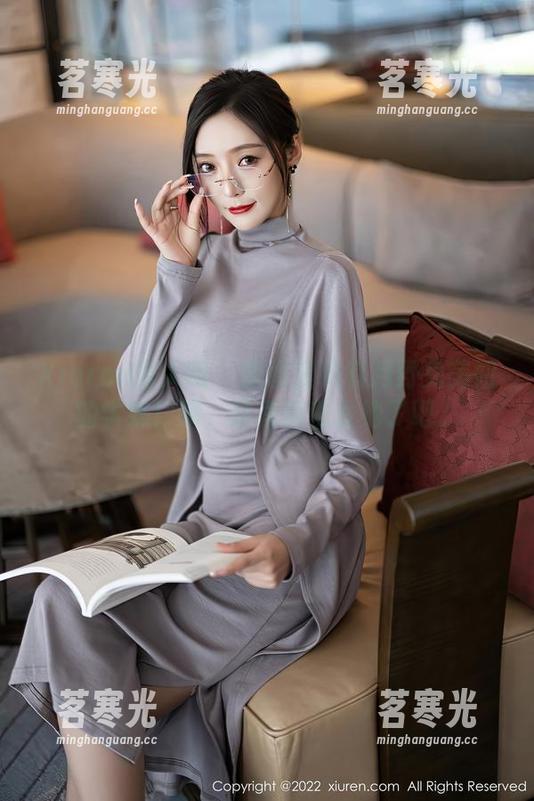 Xiuren秀人网-月野兔美妞 Xiuren秀人网 - 原图里只有月野兔美妞的学妹!噗,这角度也太绝了吧。