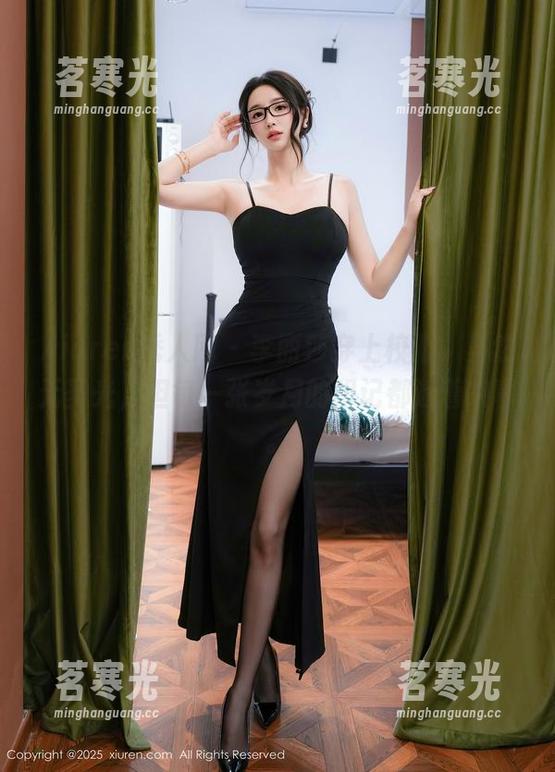 Xiuren秀人网 - 李丽莎穿上校服，虽然无圣光，但每一张岁月的印记都透着故事。