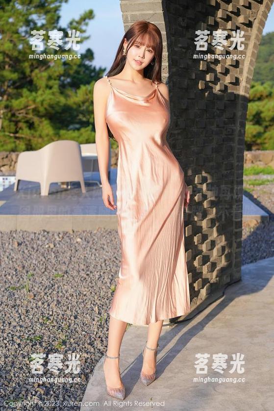 Xiuren秀人网-瑞莎Trista Xiuren秀人网 - 瑞莎Trista女神再现:图册里的高清腿部细节!只看腿,不看脸