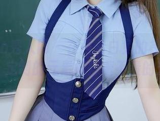 Xiuren秀人网 - 在西希白兔的校服写真中，定制的元素闪烁着不贵的光辉