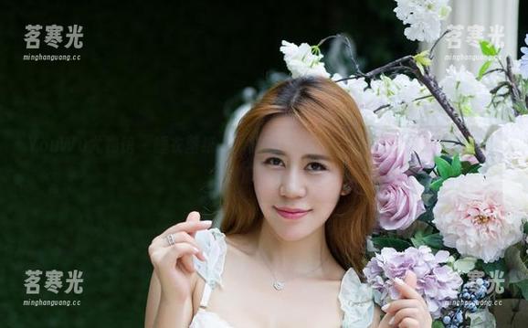 YouWu尤物馆-陆萱萱Cecilia YouWu尤物馆 - 睡衣壁纸上,陆萱萱Cecilia真把“慵懒”演绎得淋漓尽致。