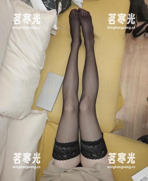 YuYu超甜丫 微密圈 - YuYu超甜丫圣诞私拍合集:衣橱里的那些红绿怎就没心思搭配呢?