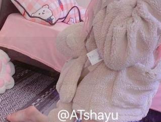 at鲨鱼最新拍摄资源！修女的冷艳让人一秒钟驻足。
