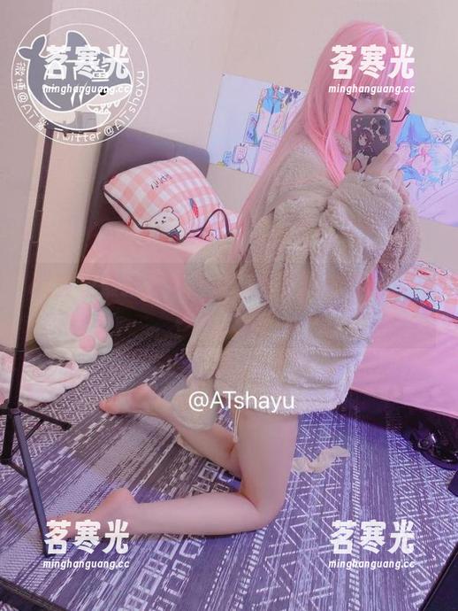 at鲨鱼 at鲨鱼最新拍摄资源!修女的冷艳让人一秒钟驻足。
