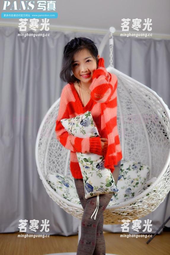 pans-蕾蕾 pans - 蕾蕾的丝袜,图册里充满轻吻的气息,别让自己想太多哦。