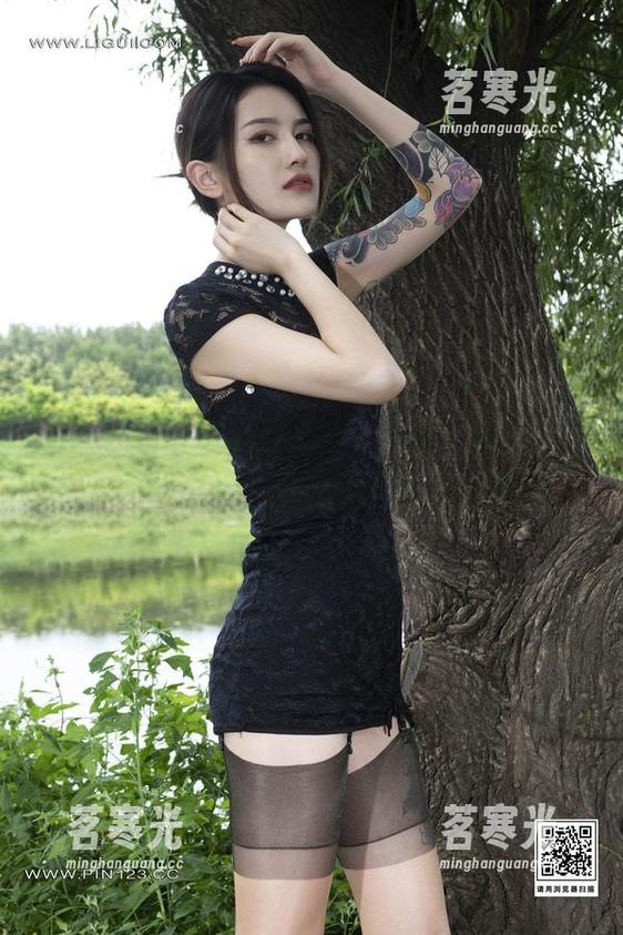 丽柜-杨心月 丽柜 - 有了杨心月的丝袜写真,我就不怕被鞋子背叛了。让袜子带领我去探险!
