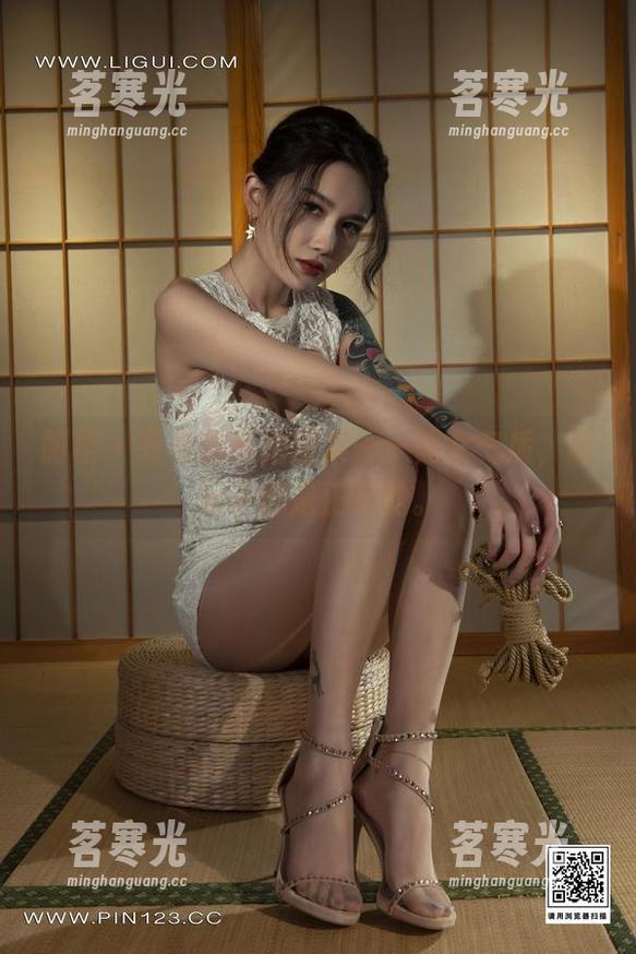 丽柜-菲菲 丽柜 - 菲菲的私拍图集——修女气质,醋坛子都是正宗的。