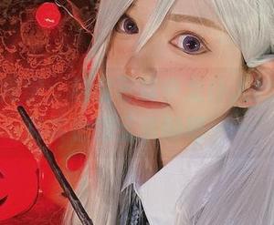 六二二同学：私房写真中女仆人的日常，其实也挺无奈的吧……
