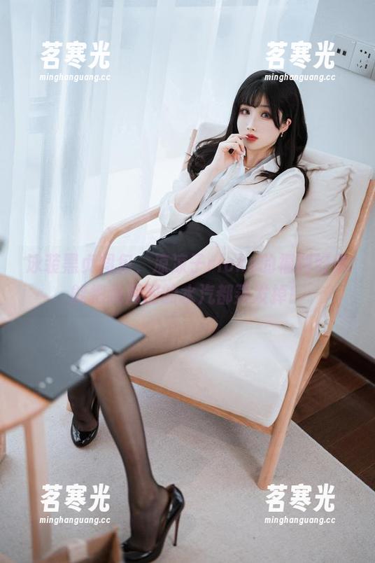 凉凉子rioko 泳装黑贞图包,凉凉子rioko的福利好像能把我周围的水汽都蒸发掉!