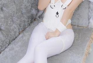 高清美图！十万珍吱伏特的白丝兔女郎，果然不愧是兔耳大神！