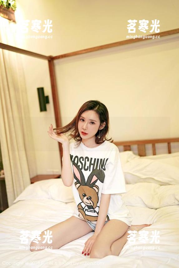 嗲囡囡 - SiByl李思宁和她的写真，裤里丝在这个季节也太惹眼了。