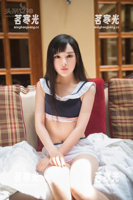 头条女神 - 美脚来了，COCO的写真集你下载了没？