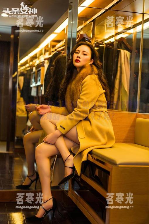 头条女神-周治宇 头条女神 - 听说周治宇的私房图包很特别,花嫁的气息飘过来了吗?