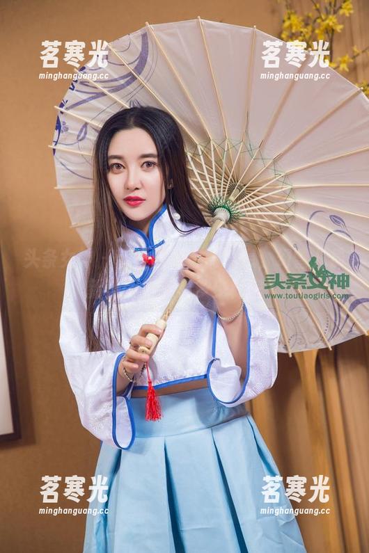 头条女神 - 带着园游会的气息，幻雪儿最新美图里藏着多少秘密？