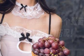 头条女神 - 一双好丝袜，一个张蓝欣：写真中不可思议的搭配！