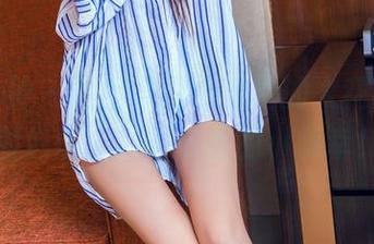 头条女神 - 洛洛可与比基尼的火花，美图图包让人目不转睛的小确幸！