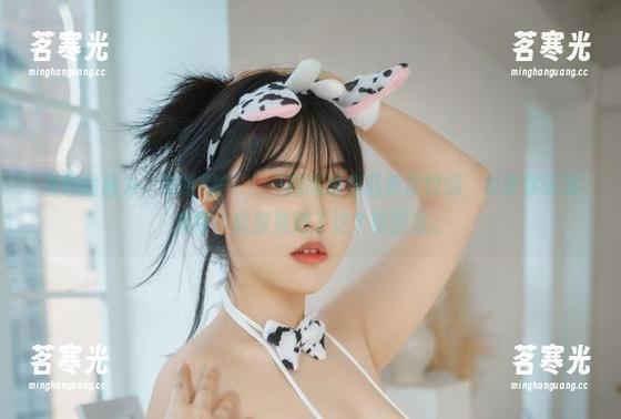 灰色的魅力，宋哈娜(송하나)用高清作品把你灼烧，也许你还没搞懂，就被卷进了这个氛围里。