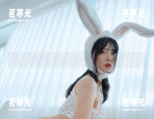 宋哈娜 彼此对视,灰色的宋哈娜高清写真带点调皮
