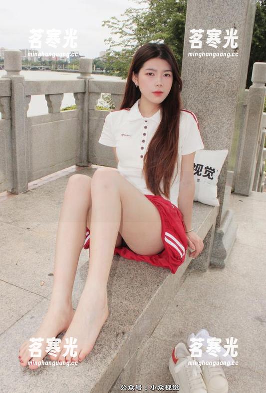 小众视觉-小薯条 小众视觉 - 只要看小薯条的皮衣原图,绝对不信这只是随意拍的!