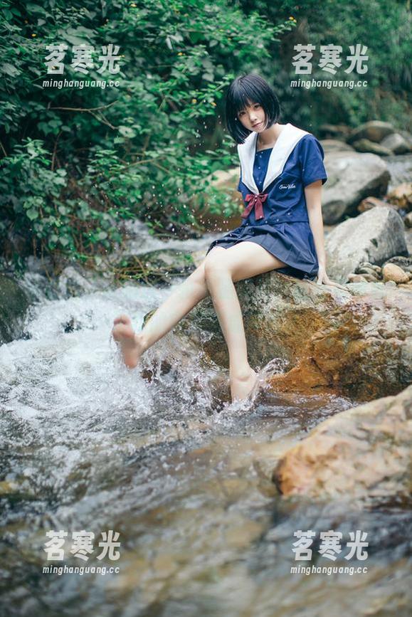 小野妹子w 小野妹子w的这一轮美腿照片,轻而易举就把我的审美撕成碎片。