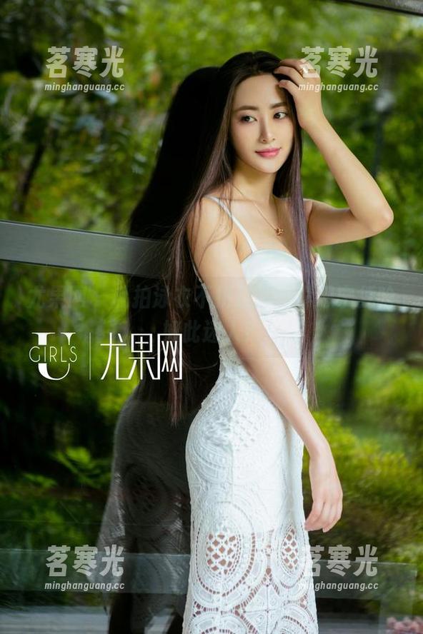 尤果网 - 私拍泳衣不拼技术，李思宁凭啥如此迷人？