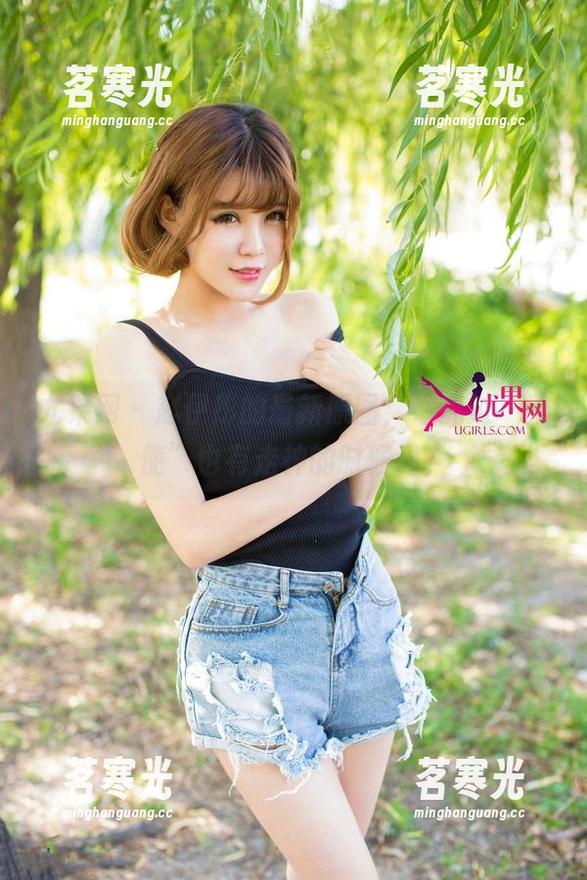 尤果网 - 赵伊彤的最新原图，你见过“天使”也有走神的时候吗？