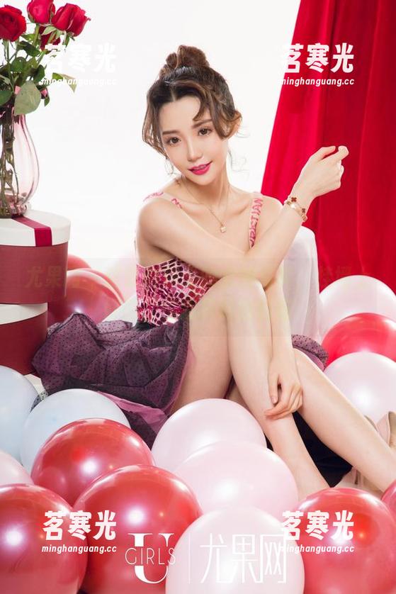 尤果网 - 这张赵伊彤的女神写真，挂墙上好酷，但我只敢偷偷瞄