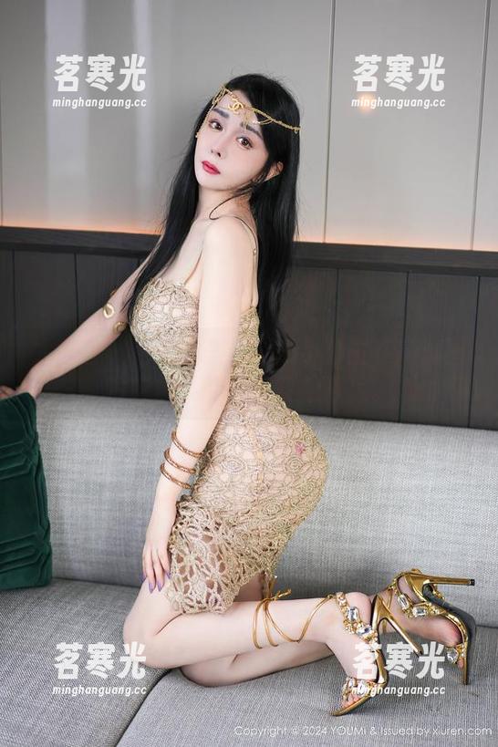 尤蜜荟-心妍小公主 尤蜜荟 - 用心看美:心妍小公主在高清图片中展示的那份轻松裸足。