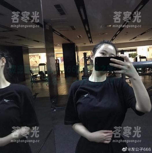 左公子666 微密圈 - 左公子666的泳池之旅:高清图集,怎么总是一脸懵的样子?