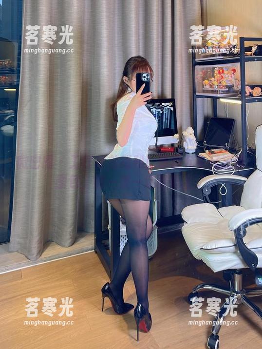 微密圈 - 工作室放福利！张思允牛仔短裤图包，这一波一定得赶上。