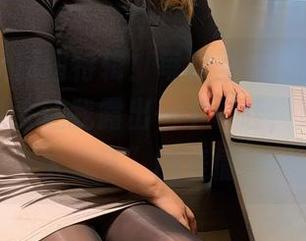 微密圈 - 原图特辑！每次回头，张思允的连衣裙都会让我露出一个“哇，这设计师太会了”的表情。