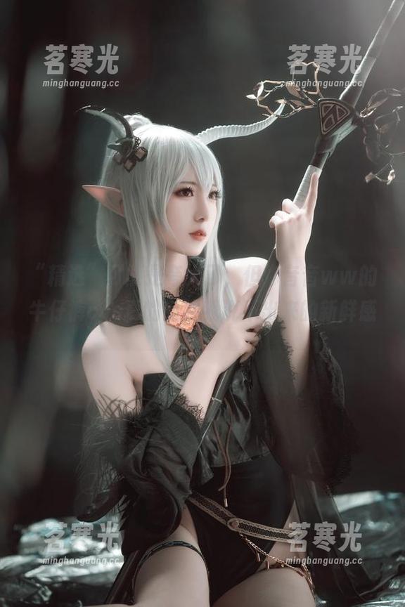 弥音音ww “精选”可能是夸大了,但弥音音ww的牛仔裤cos真的有种我说不出来的新鲜感。