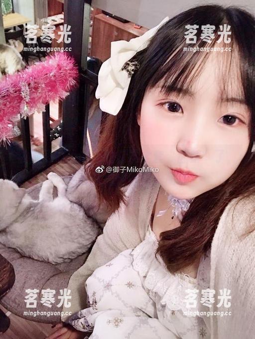 御子Yumiko 被御子Yumiko的口罩全套“囚禁”了,不过原图值得慢慢品味